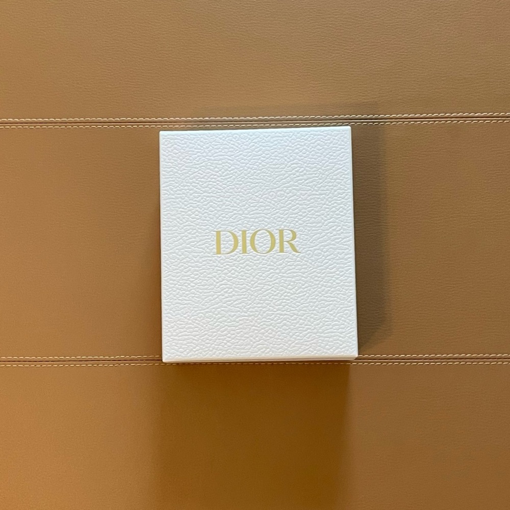 Dior Gift Box & Card. - Picture 4 of 8